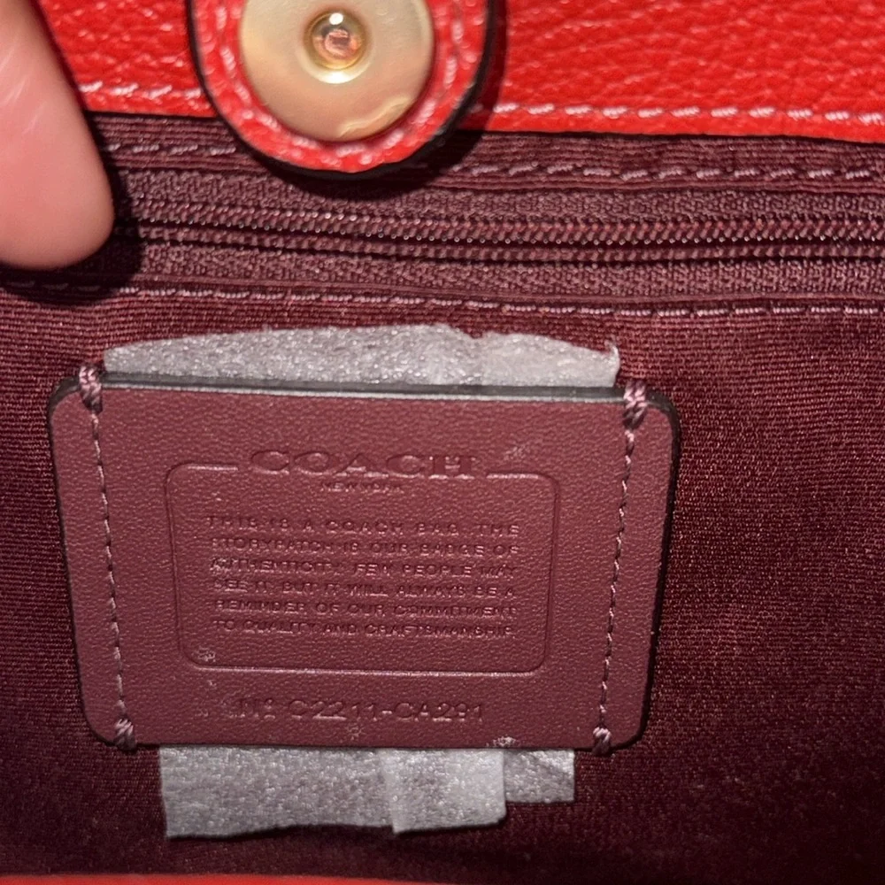 Coach Dempsey Bag Miami Red like new - Picture 9 of 9